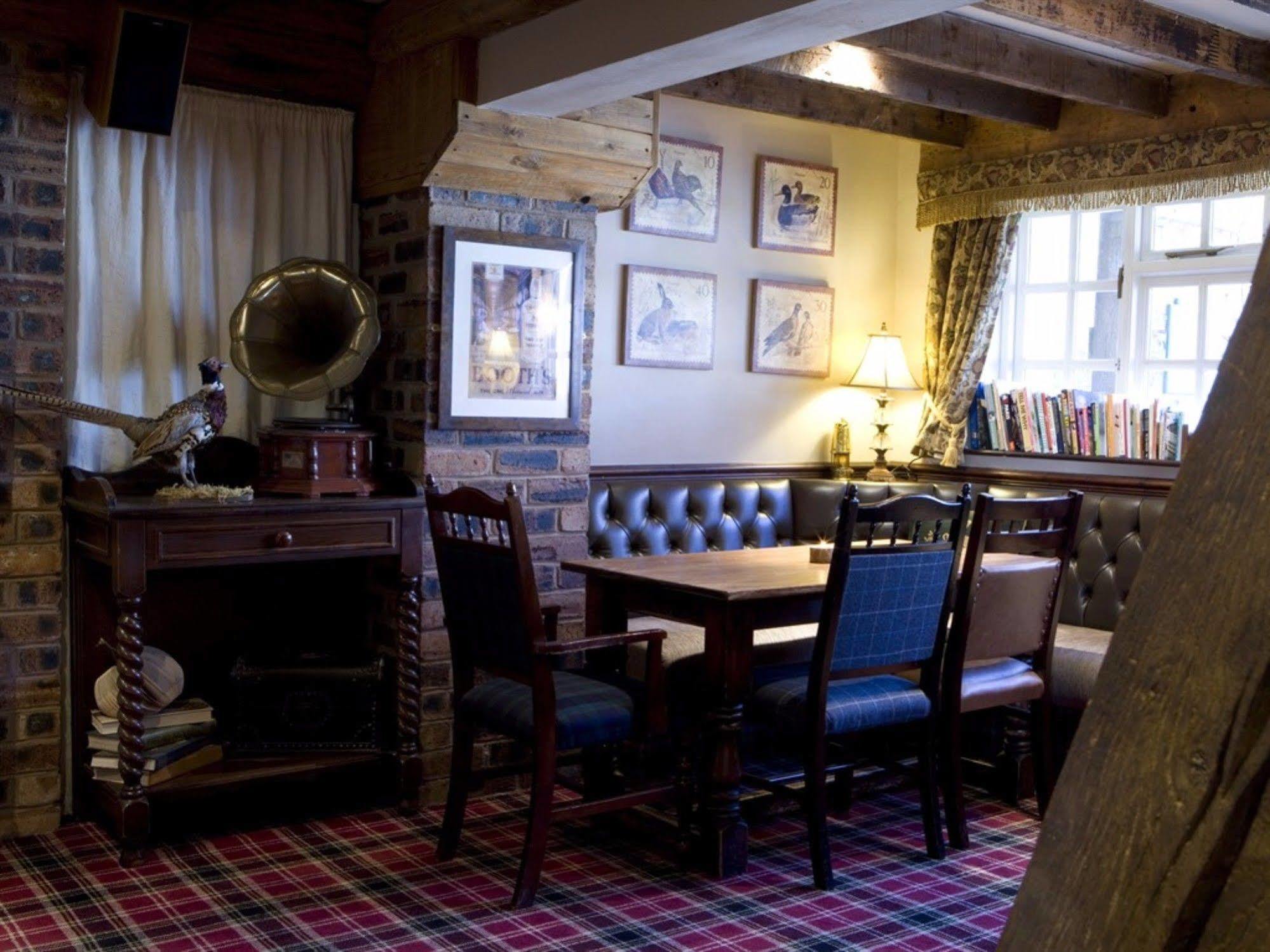 The Swan Inn Нантуич Екстериор снимка