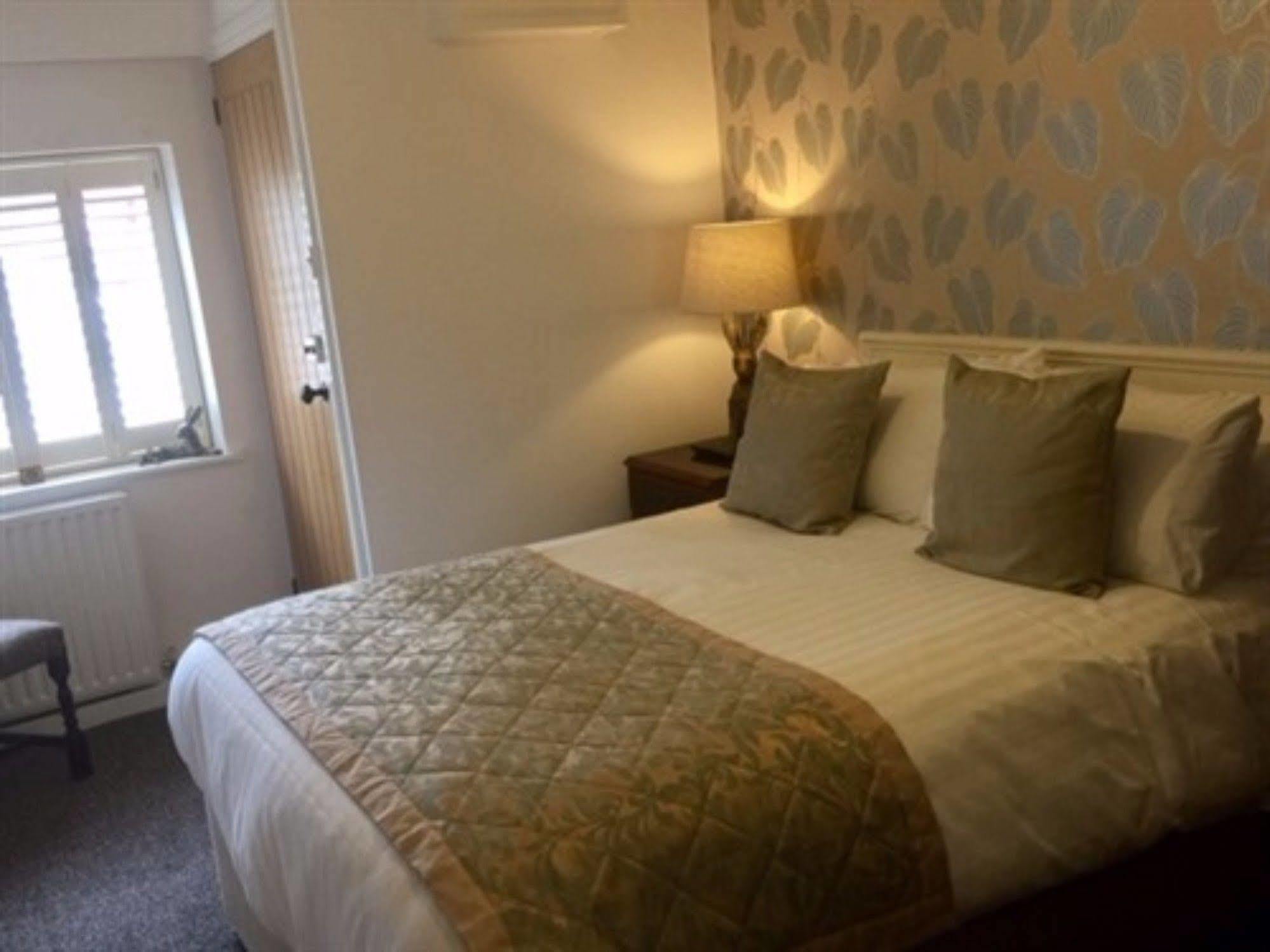 The Swan Inn Нантуич Екстериор снимка